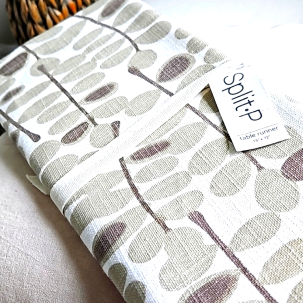 NWT-Martha's Garden Table Runner 15" x 72" - Picture 6 of 6